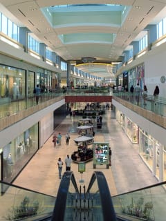 Places-Shopping-Galleria-escalator-CVB