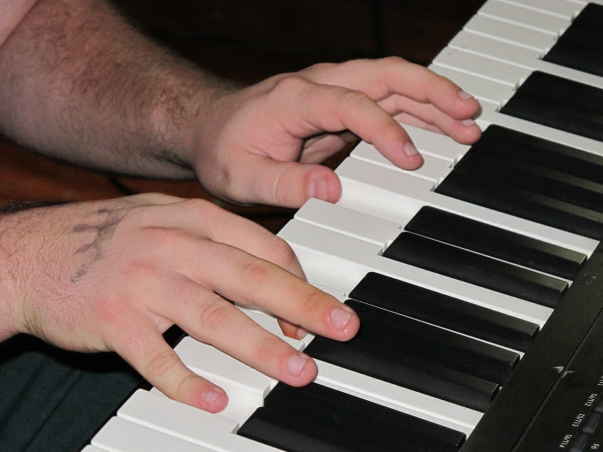 Marshall Graves Spidery Piano Playing
