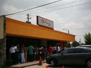 Places-Eat-The Breakfast Klub-exterior-with crowd-1