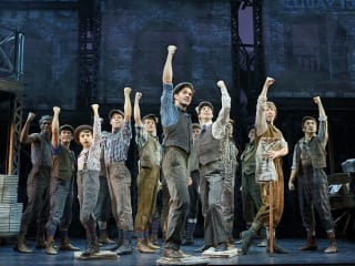 Dan DeLuca and cast of national tour of Newsies