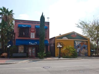 Places-Eat-Irma's-exterior-1