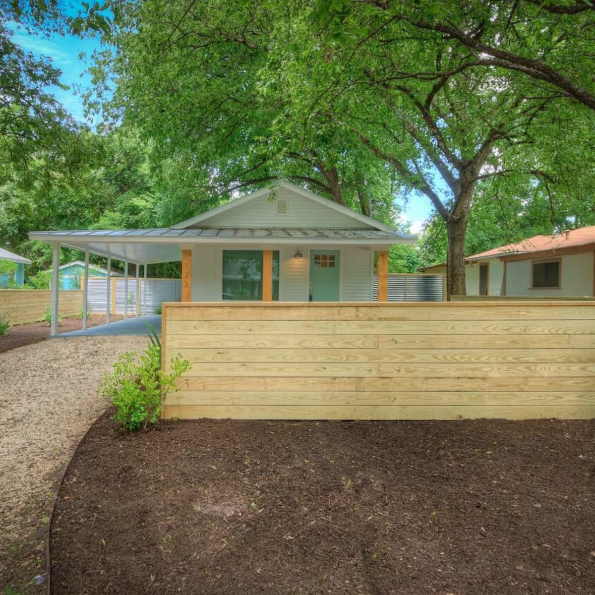 1122 Gunter St 78702 East Austin house front fence 2015
