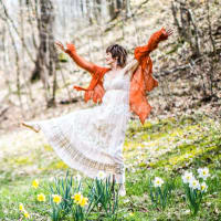 Lari White