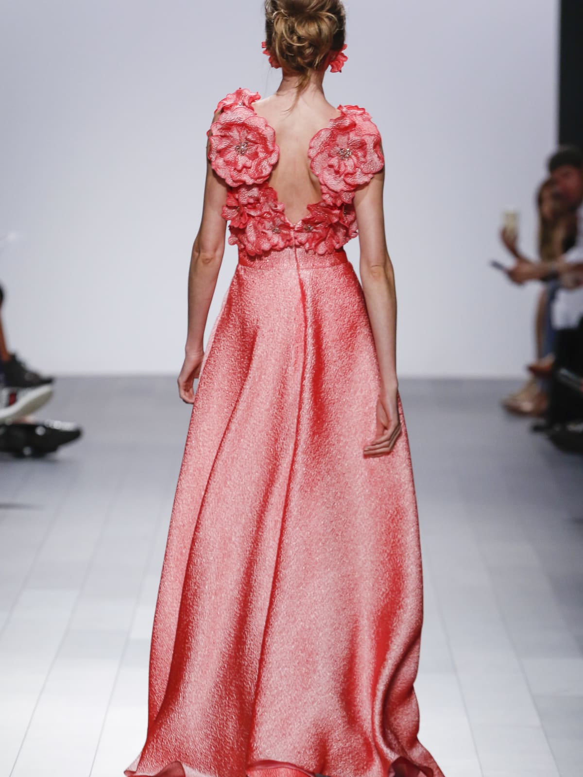 Badgley Mischka spring 2018 look 30 back view