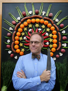 Alton Brown of Good Eats and Iron Chef for Edible Inevitable Tour