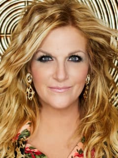 headshot of country music star Trisha Yearwood