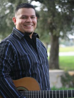 Isaac Bustos classical guitar recital