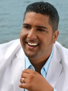 Noche Caliente featuring Kevin Ceballo with Tony Succar