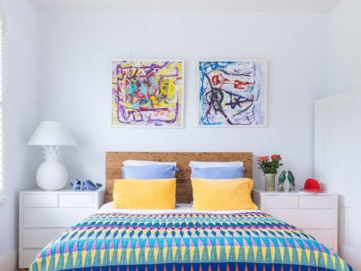 Rustic bedroom design with quilt