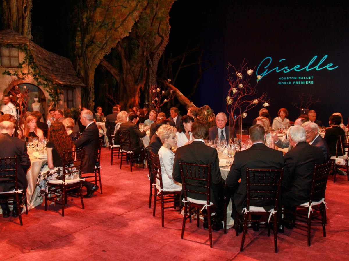 Houston Ballet celebrates Lynn Wyatt's generosity with on stage dinner