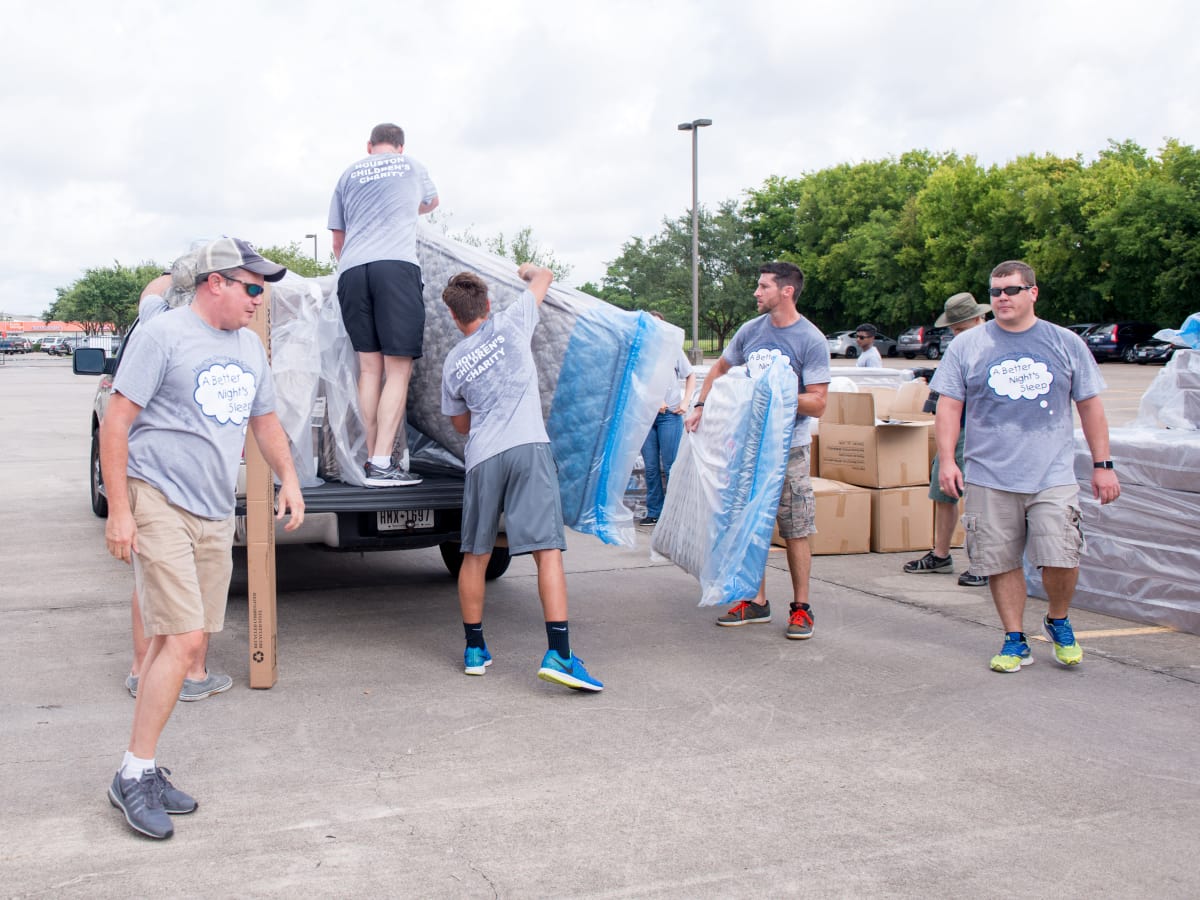 Houston, Carlos Correa, Mattress Firm, Houston Children’s Charity mattress giveaway, August 2017, volunteers