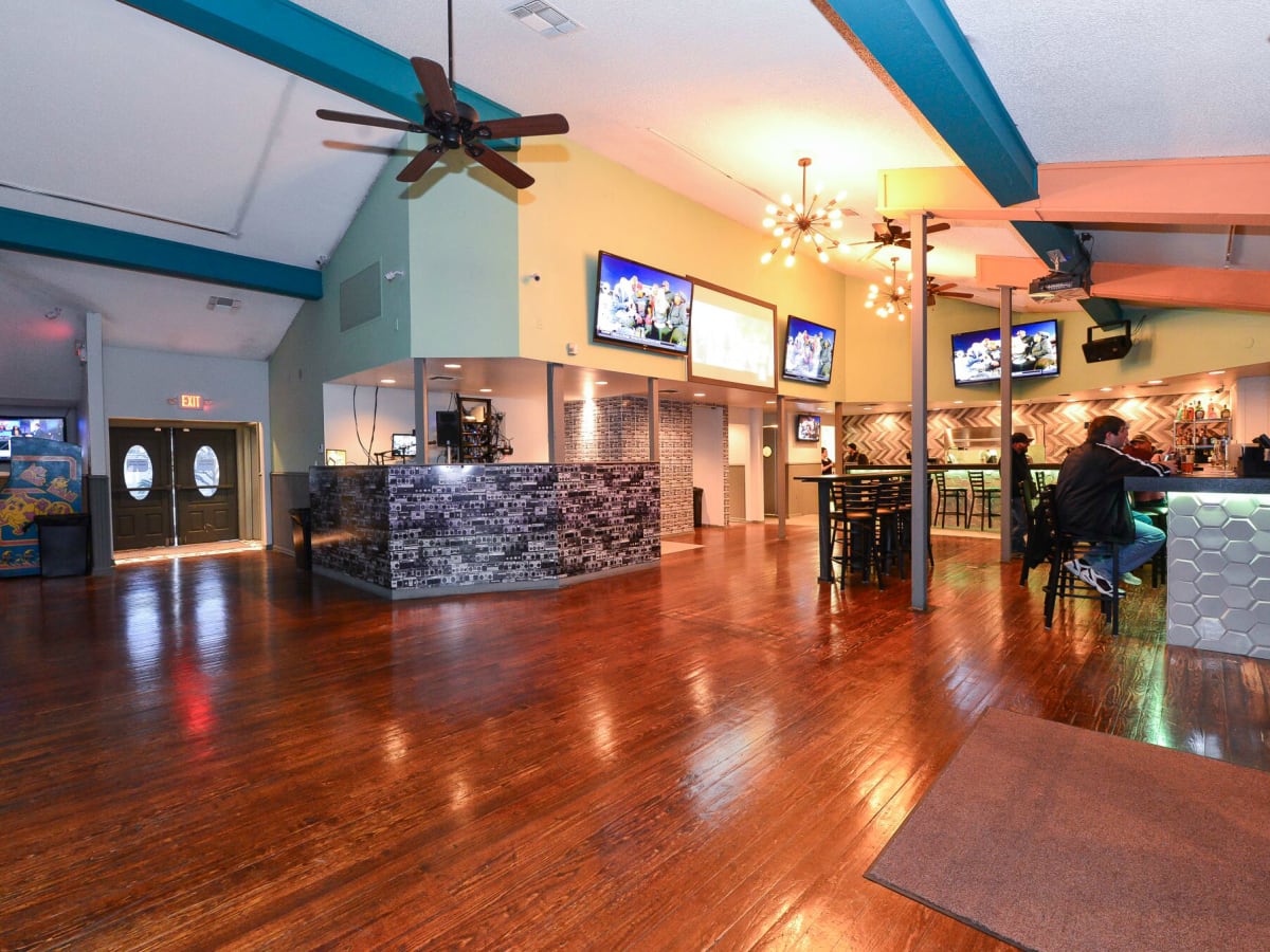 Groove Bar interior SATX