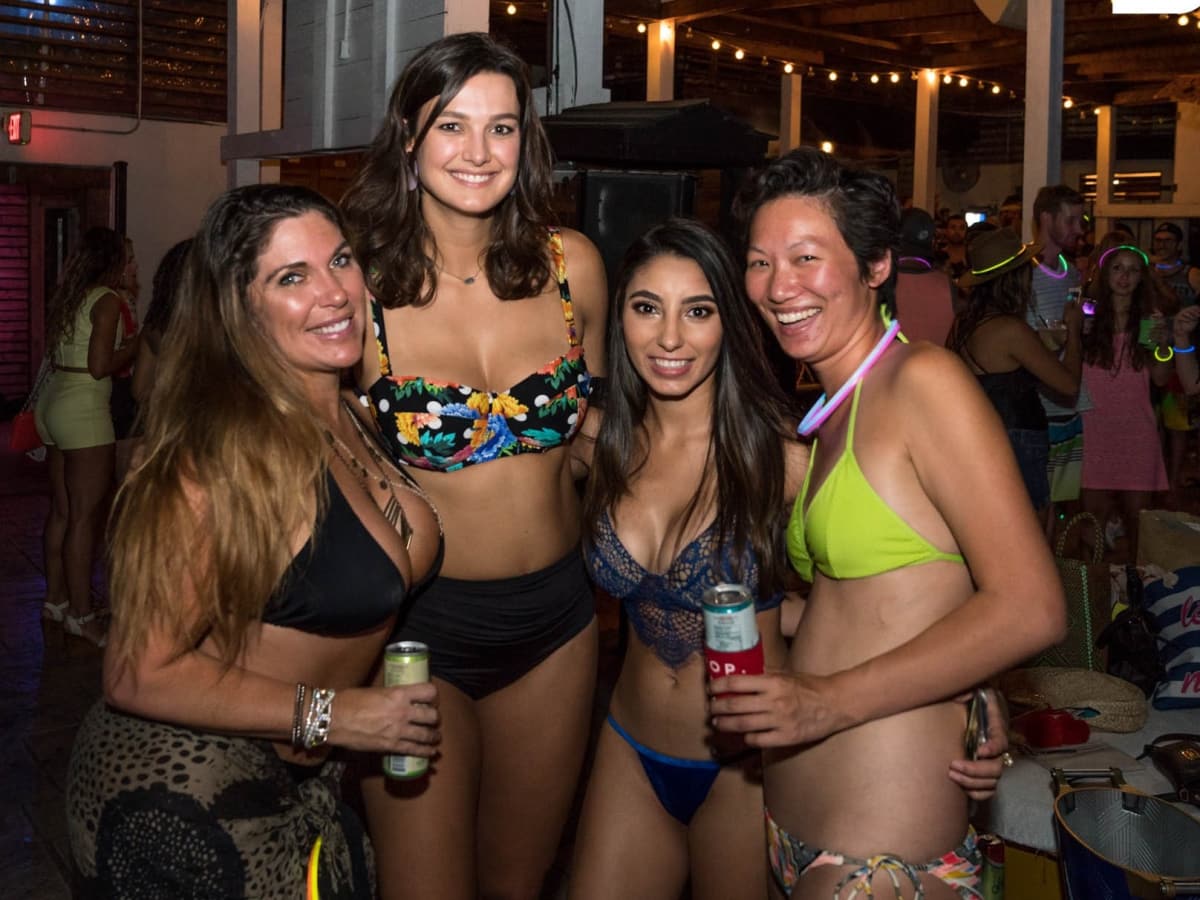 Frances Williams, Izabela Grot, Anaid Barrera, Grace Hwang, BvB pool party