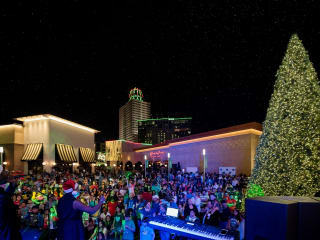 Memorial City presents Music, Movies and Snowfall Throughout the Holiday Season
