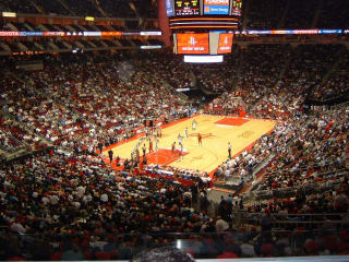 Places-A&E-Toyota Center-interior-game