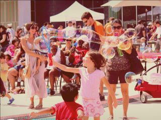 kids playing with bubbles at the Long Center's Bubblepalooza