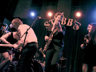 Reed Turner performing on the inside stage of Stubb's
