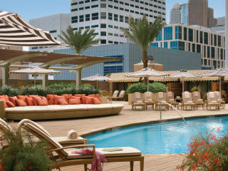 Four Seasons Hotel Houston pool