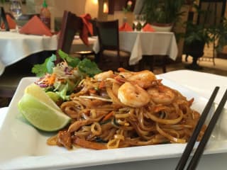 Thai Tina's pad thai kee mow