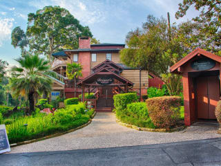Brenner's on the Bayou exterior