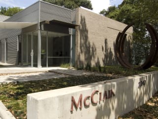 Places-A&E-McClain Gallery -exterior-1