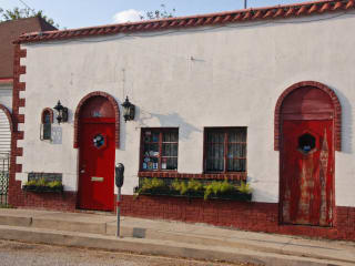 Places-Eat-Last Concert Cafe-exterior-1