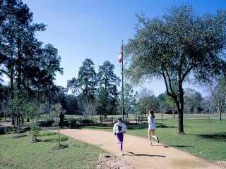 Places-Unique-Memorial Park-runners-1-CVB