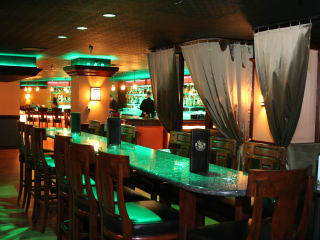 Places-Drinks-The Black Swan interior