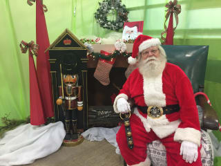 Funky Finds Holiday Shopping Experience