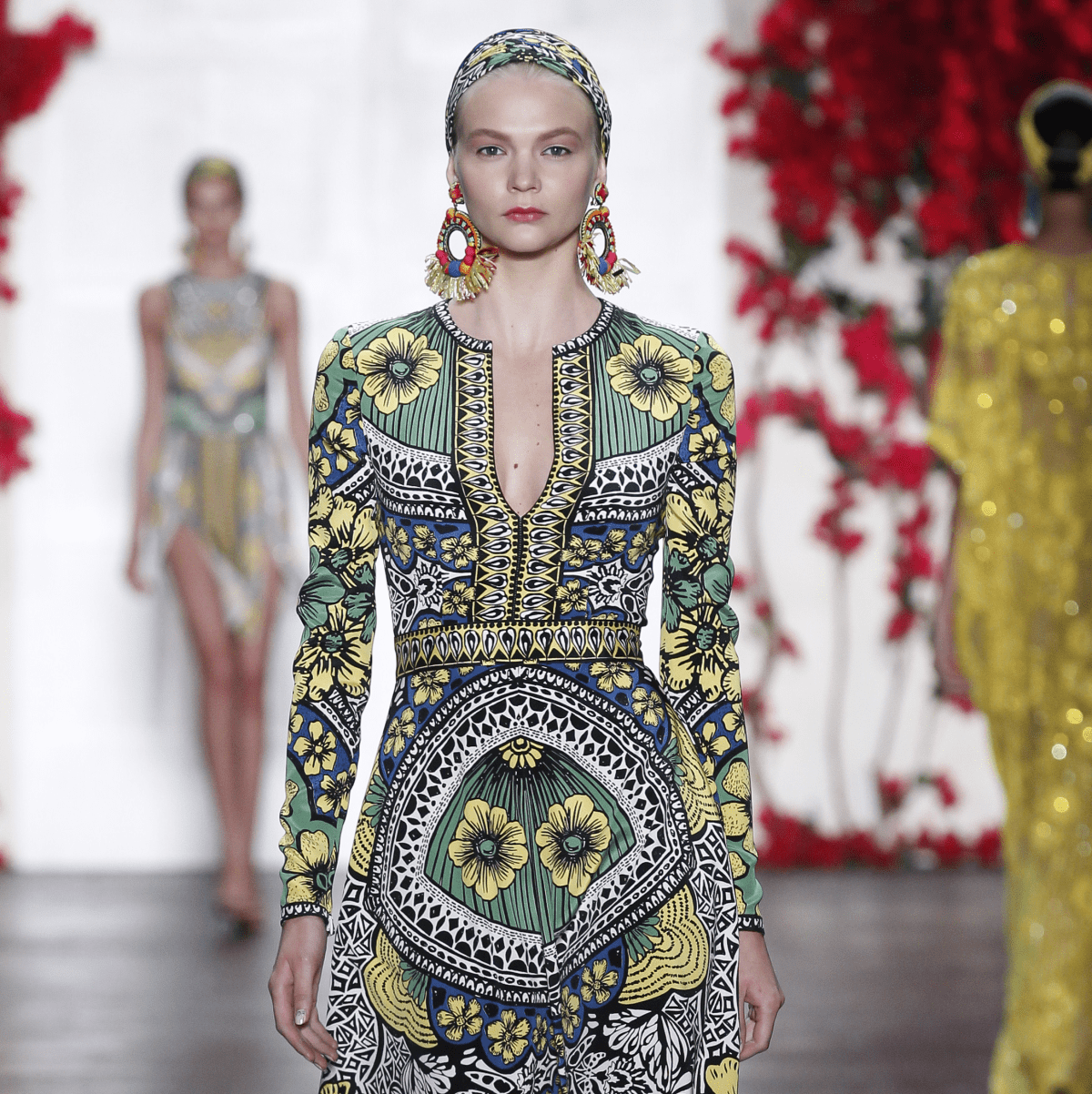 Watch EAT CHIC: At Lunch with Naeem Khan video Watch EAT CHIC: At Lunch with Naeem Khan video