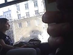 Женщина смотреть член вспышка в поезде