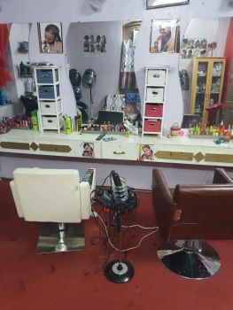 Matériel salon de coiffure féminin