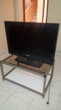 Écran plat avec meuble télé et un décodeur canal+ parfait état