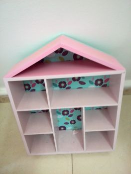Étagère enfant forme maison en bois