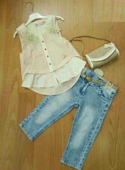 Ensemble chemisier sans manches + pantalon jean + sac