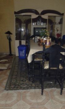 Salle à manger avec 10 chaises
