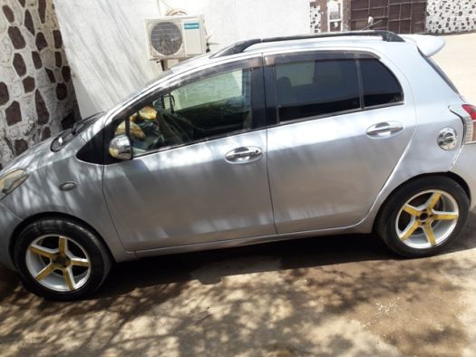 Voiture Yaris climatisée
