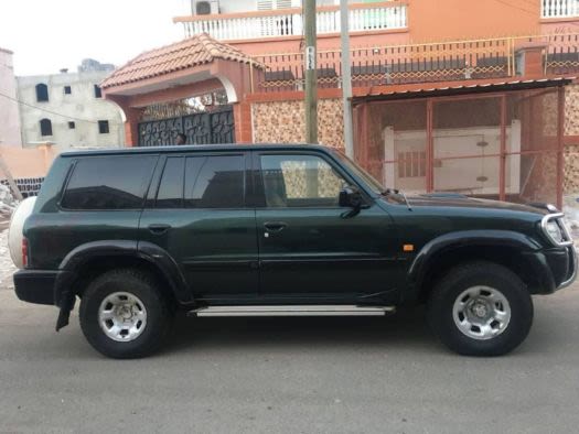 Nissan patrol y61 modele europeen diesel en tres bon etat. PRIX A DEBATTRE