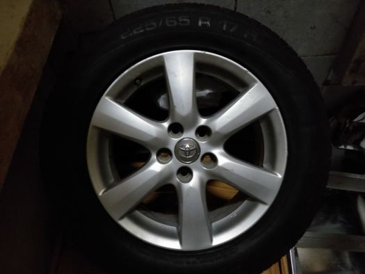 4 Pneus et jantes très bon état 225/65R17