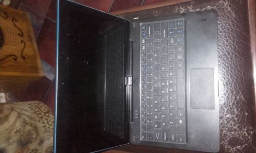 laptop mini et tablette en meme temp