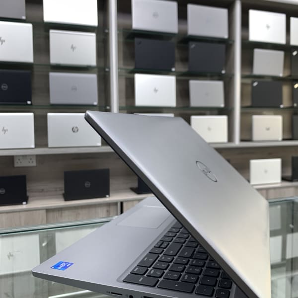 Dell Latitude 5520 | Intel Core i5 11th Gen | 16GB RAM | 512GB SSD | 15.6" FHD Touch | Numeric Keypad | Gray image