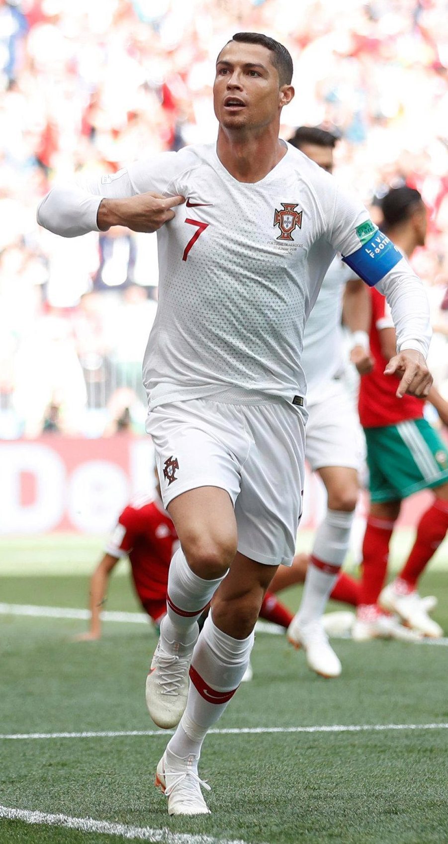 Cristiano Ronaldo measures up at 6ft 1.62ins.