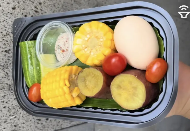 Combo ăn sáng chuẩn, khoai, bắp,dưa leo, cà chua