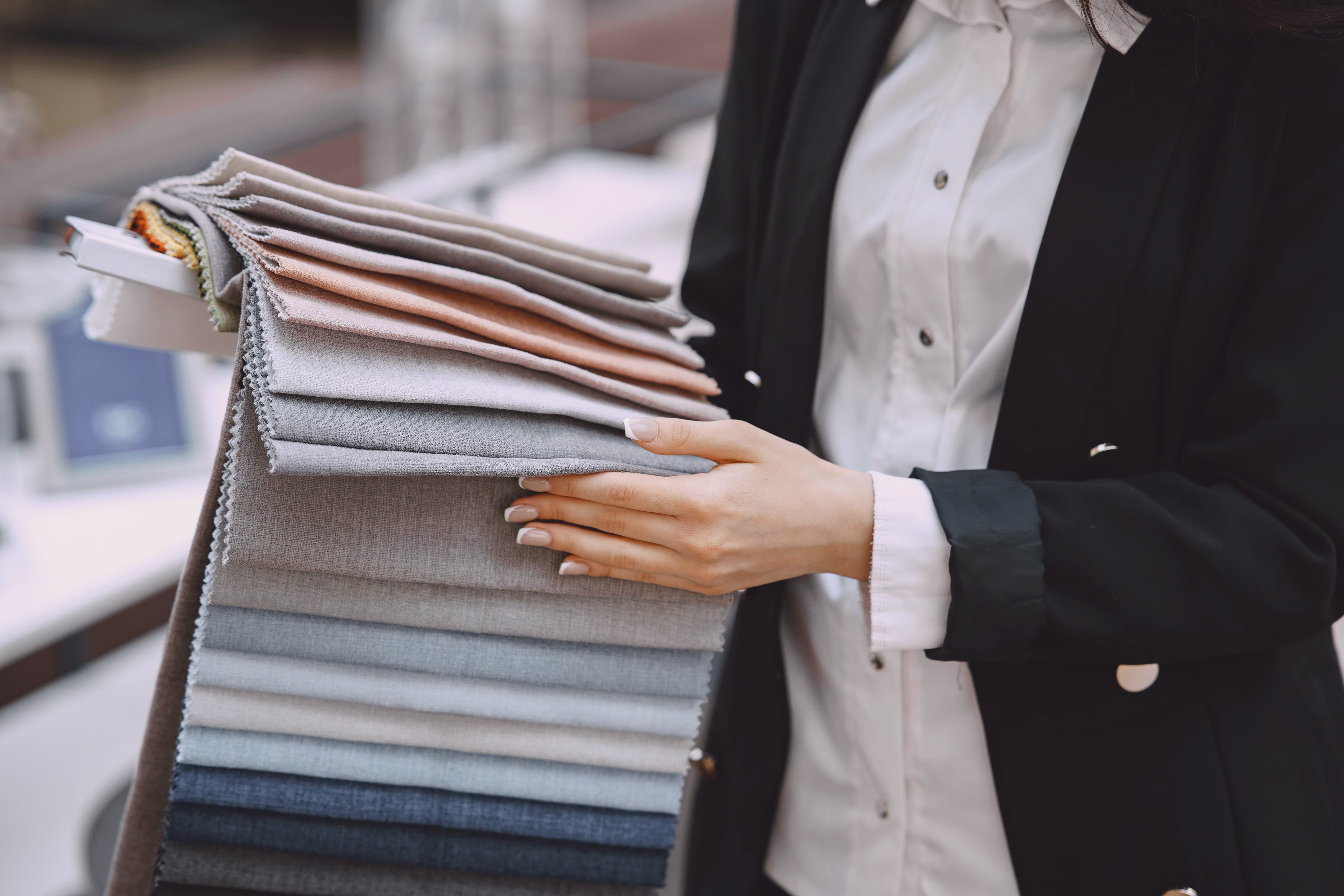 How to Choose the Right Fabric for a Custom-Made Suit
