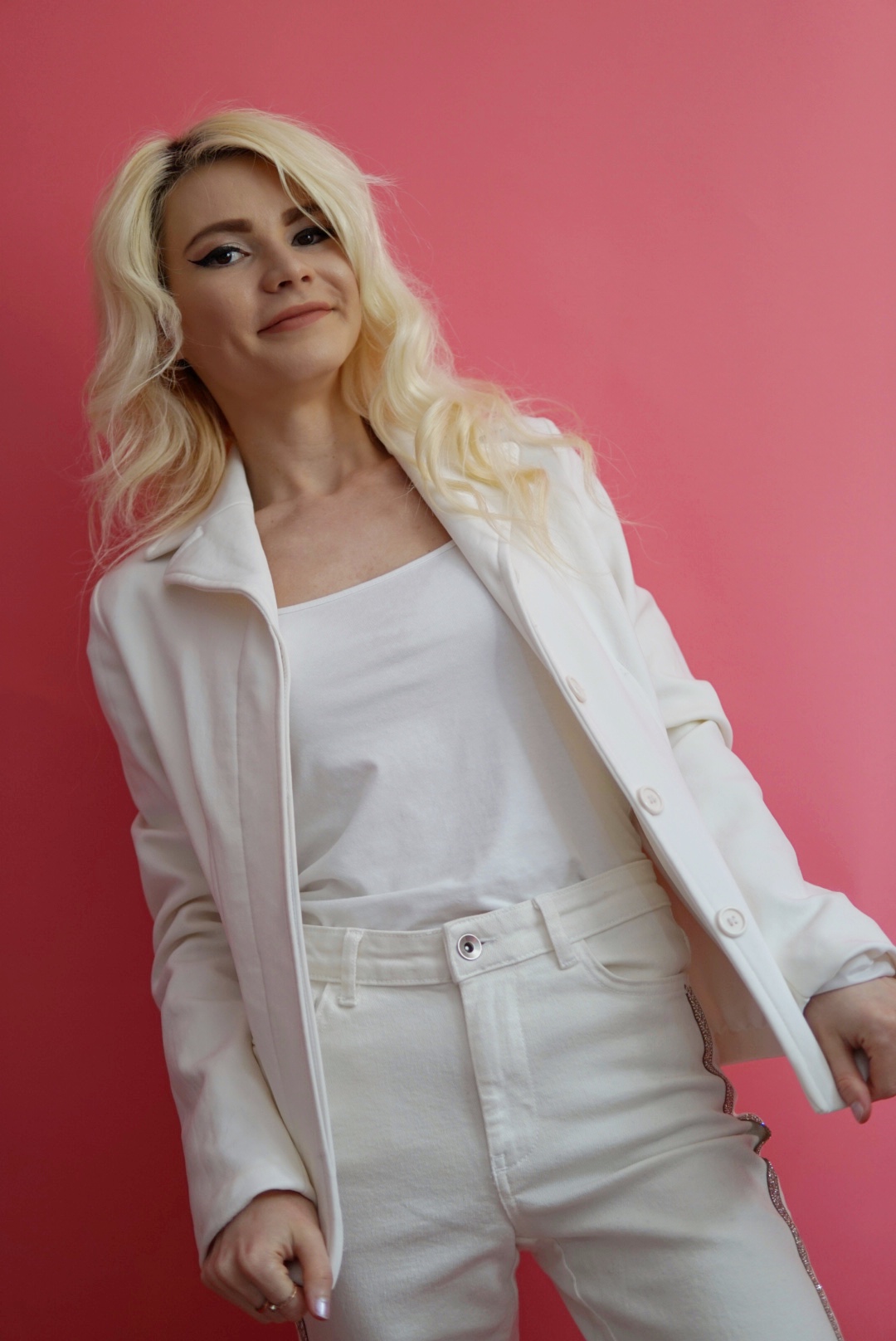 Sacou alb cu nasturi