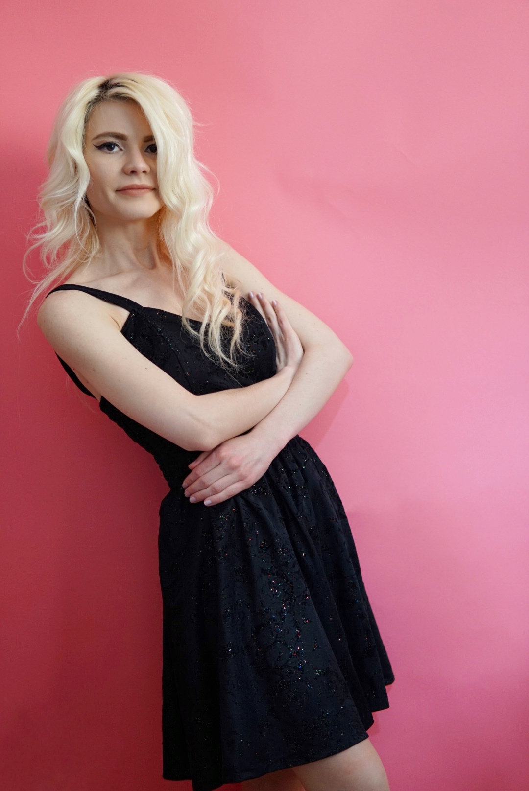 Rochie negră cu sclipici