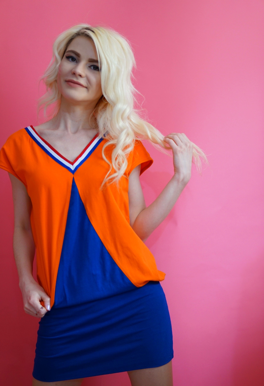 Rochie cu detalii albastre si portocalii