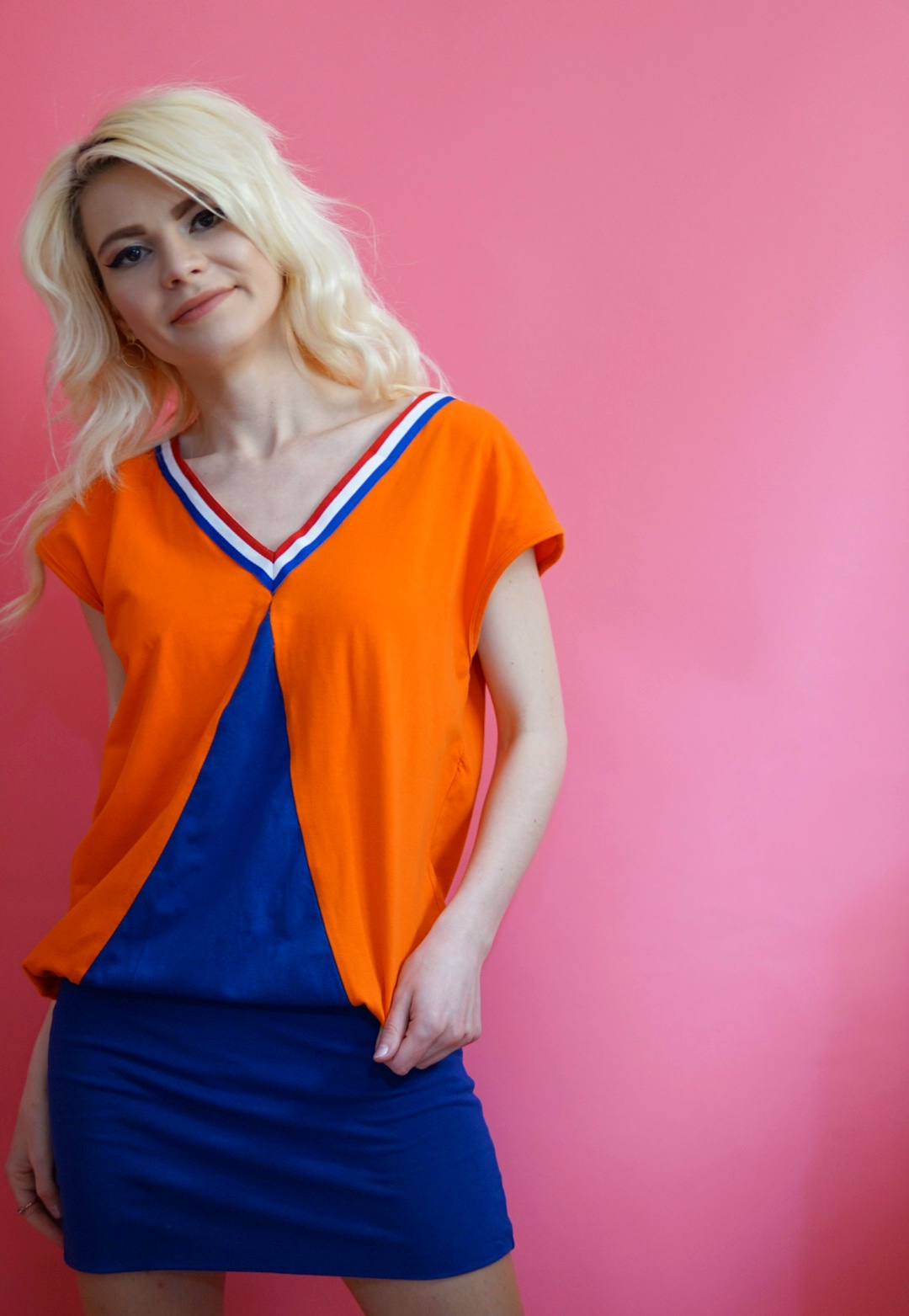 Rochie cu detalii albastre si portocalii