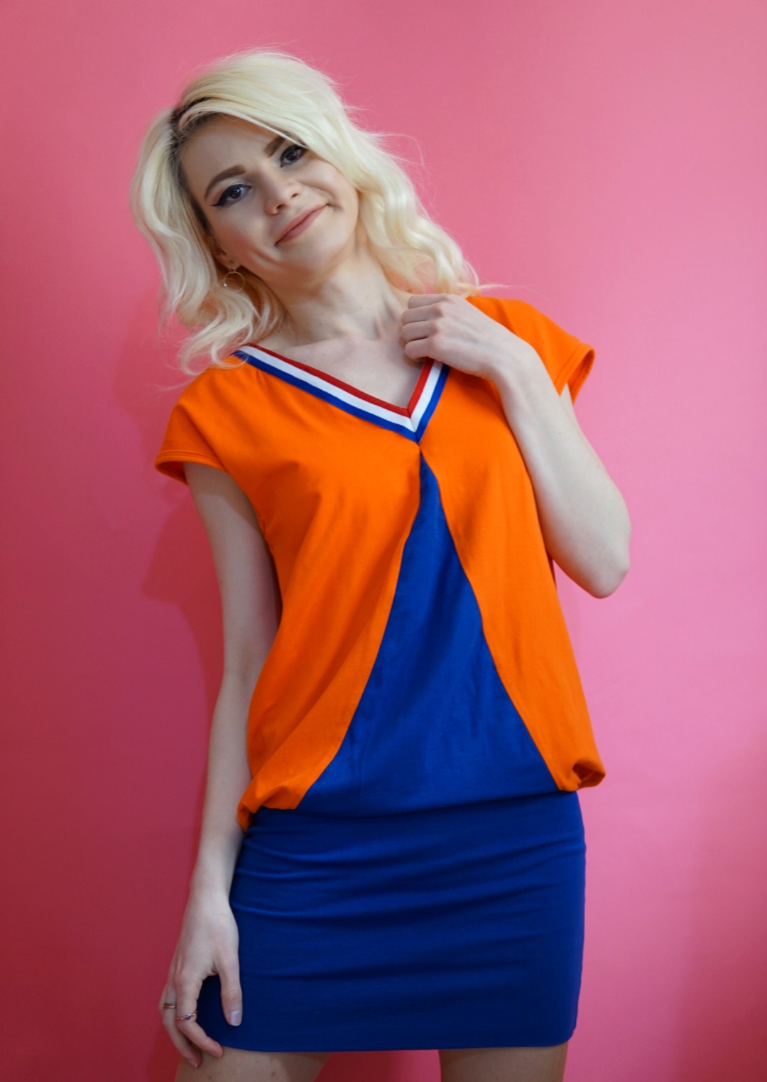 Rochie cu detalii albastre si portocalii