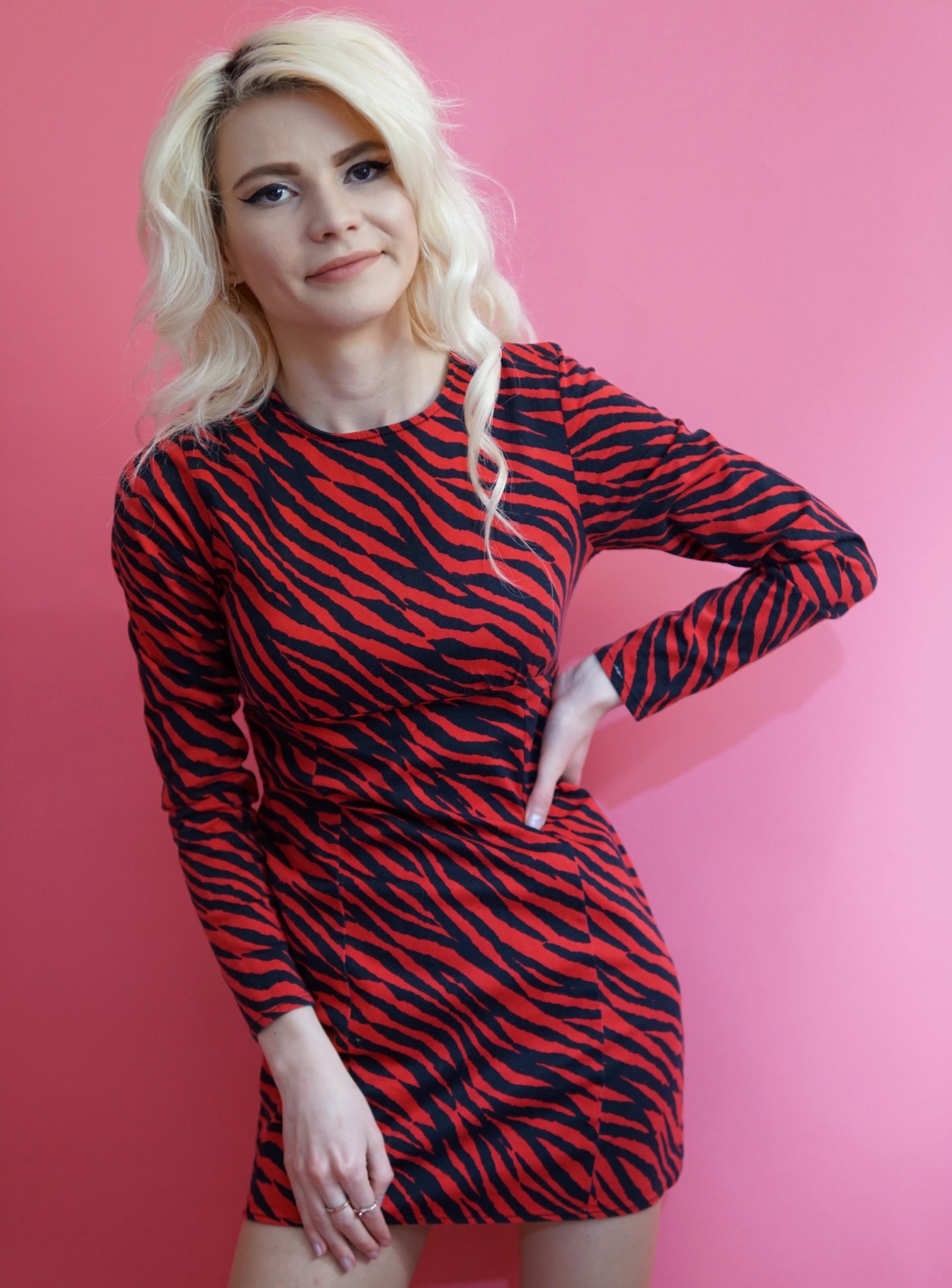 Rochie roșie cu printuri